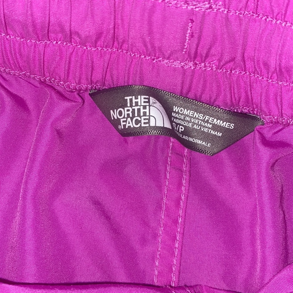 The North Face Women’s Fuscia Short - Picture 2 of 4
